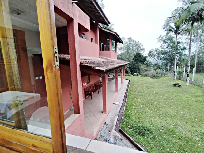 Casa no cond. Capitalville em Jundiaí para aluguel e venda com 300 m2 com 4 quartos