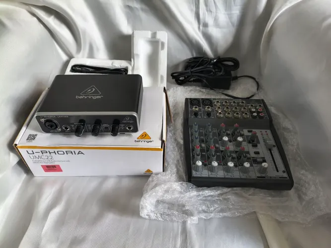 MESA de SOM Behringer 10 canais E Interface DE áudio BEHRINGER umc22 zerados