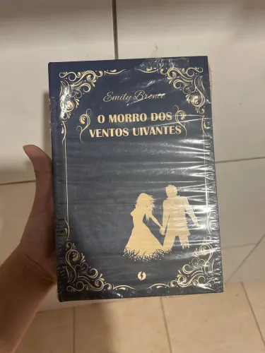 Livro O morro dos ventos uivantes