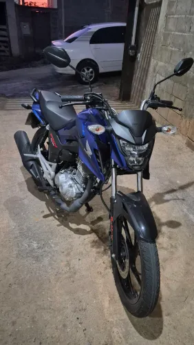 Moto de único dono, pouco usada, e não é moto de grauzeiro, mas informação no zap