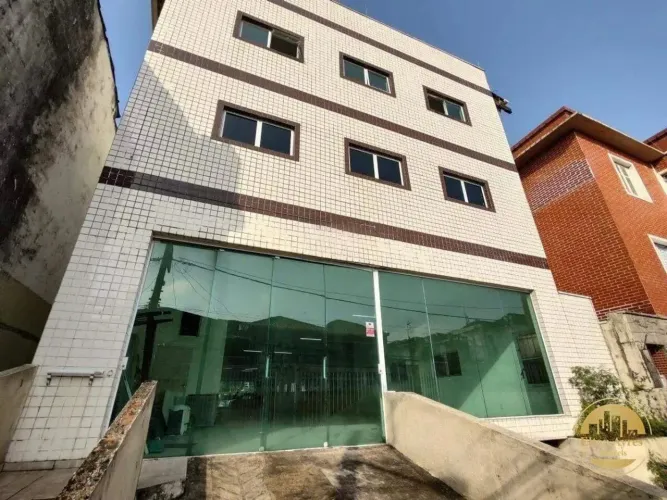 Prédio Comercial Reformado com 1.300 m² Excelente Estrutura no Canal 2