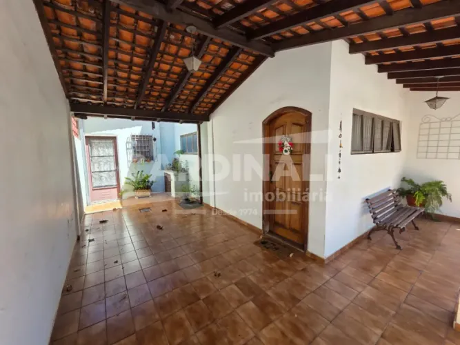 Casa à venda com 3 dormitórios, no parque industrial com excelente localização e ideal par