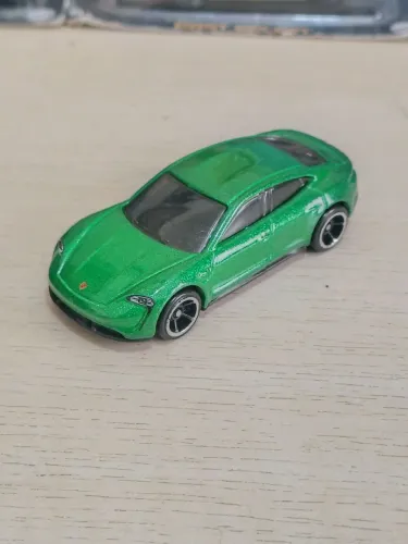 Hot Wheels Porsche Taycan