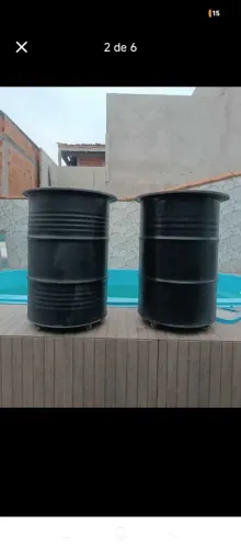 4 tornei galvanizados e pintados, 2 com tampões de madeira e rodinhas inox e dois simples