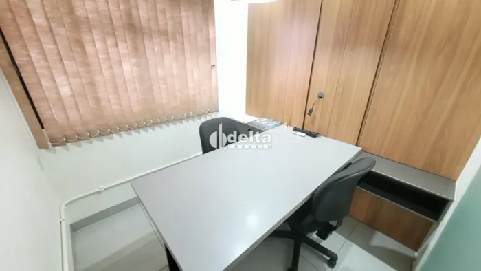 Sala comercial disponível para locação no bairro Cazeca em Uberlândia-MG
