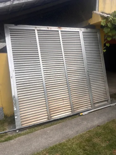Vendo portão de alumínio 2,50 x 3,00