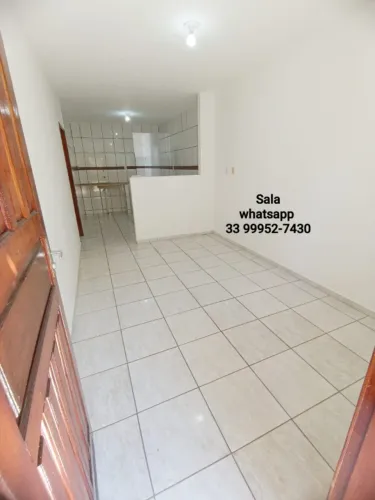 Aluga-se apto 2qtos Centro (sem garagem)
