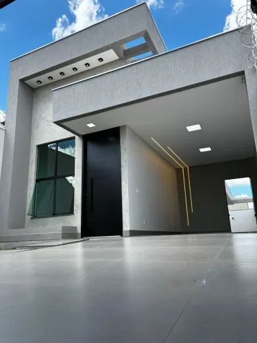 VENDO CASA NA VILA OLIVEIRA, PRÓXIMO AO CÓLEGIO SESI E CÓLEGIO MILITAR