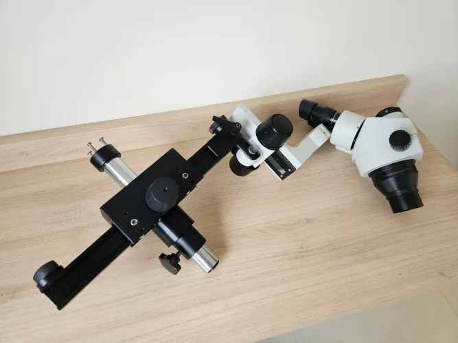 Microscópio trinocular kaisi