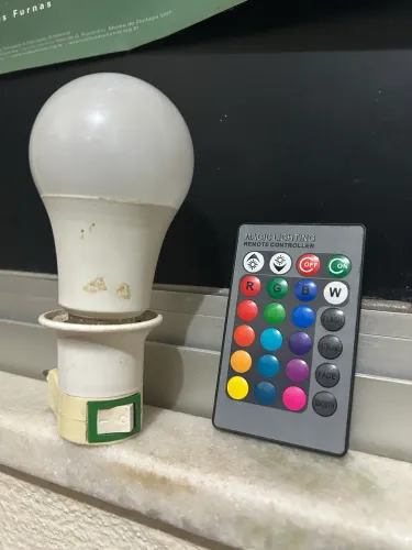 lâmpada LED bulbo colorida RGB com controle remoto "Magic Lighting"