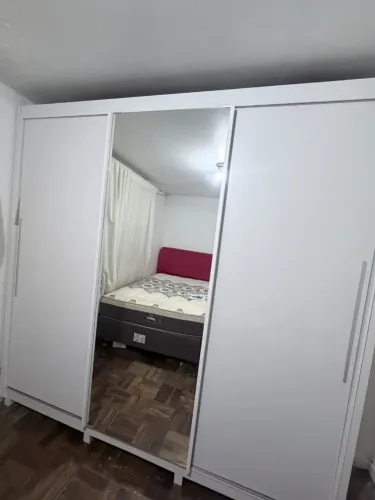 Vendo armario, branco, com espelho e porta de correr