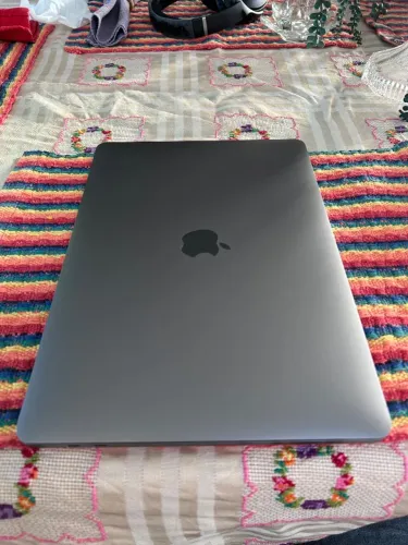 MacBook Pro 13 2019 i5 16GB 256GB Touch Bar - Ótimo estado