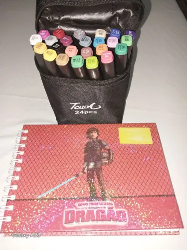 Kit livro para colorir + canetinhas