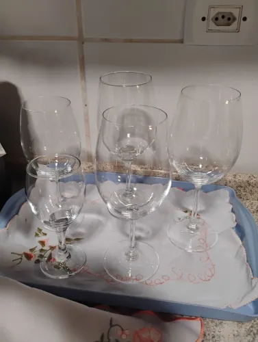 5 TAÇAS PARA VINHO, ÁGUA E CERVEJA