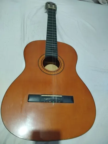 Vende-se violão 