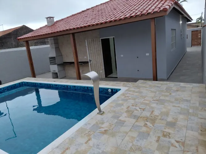 Casa para Venda em Mongaguá, Iguape, 2 dormitórios, 1 suíte, 1 banheiro, 6 vagas