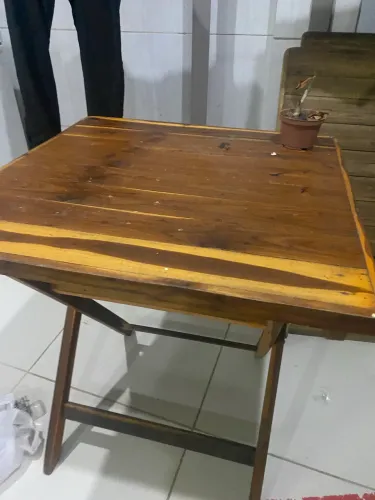 mesa de madeira apenas 1 