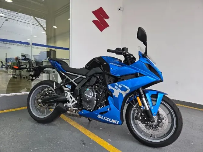 SUZUKI GSX 8R