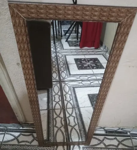 Vendo esse espelho ? médio //  Valor 60 reais  //. Retirada no zumbi 1 