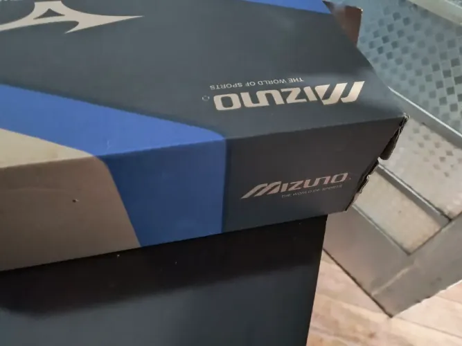 Compro caixa vazia de tênis mizuno