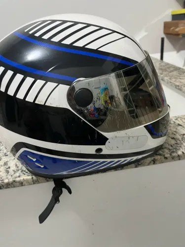 Capacete