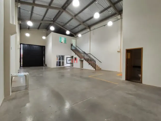 Zona Leste- GALPÃO/BARRACÃO de 250 m2 p/ LOCAÇÃO, ZC 4 - R$. 7.000,00, entre a Av. Robert