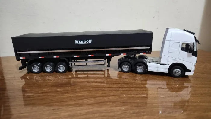 Miniatura Carreta Caminhão Volvo FH Escala 1/50
