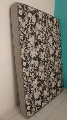 Vendo colchão semi novo...por apenas 599.Motivo da venda...comprei uma cama nova 