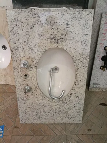 Pia de banheiro granito com misturador Deca 0,90 x 0,55