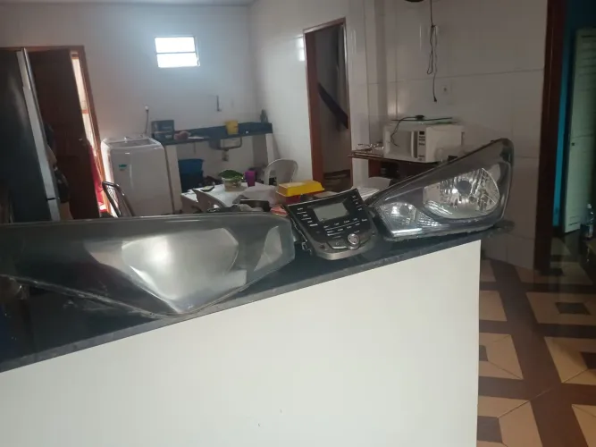 Multimidia e par de farol do HB20 sedã  ou  reat .