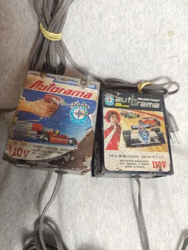 Duas fontes de autorama. Sem testes