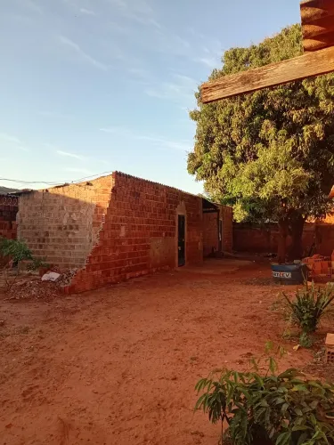 Terreno com duas casas meia água