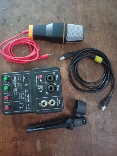 Vende-se mesa de som 2 canais teyun q12