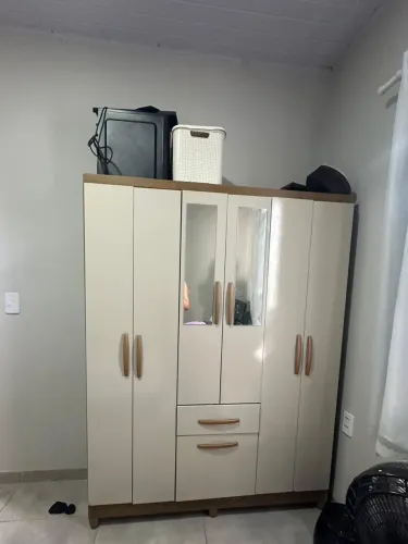Vende se Guarda Roupa