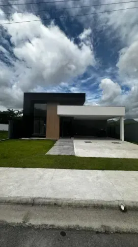 Imóvel para venda possui 215 metros quadrados com 3 quartos em Viverde II - Rio das Ostras