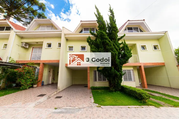 SOBRADO MOBILIADO EM CONDOMINÍO FECHADO | 3 quartos sendo 1 suíte | 2 vagas