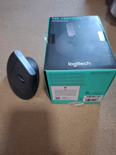 Mouse Sem Fio Logitech MX Vertical Com Design Ergonômico Grafite