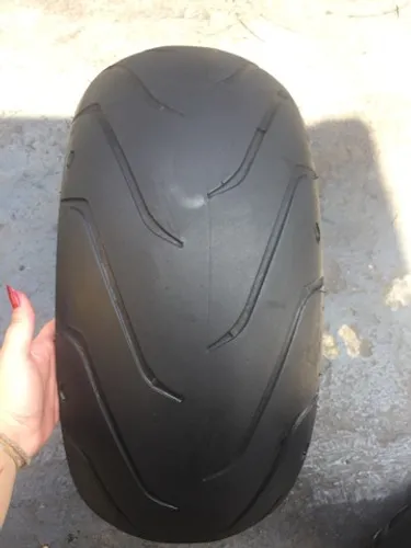 Pneu michelin scorcher11 Harley Davidson 240/40-18 original usado 