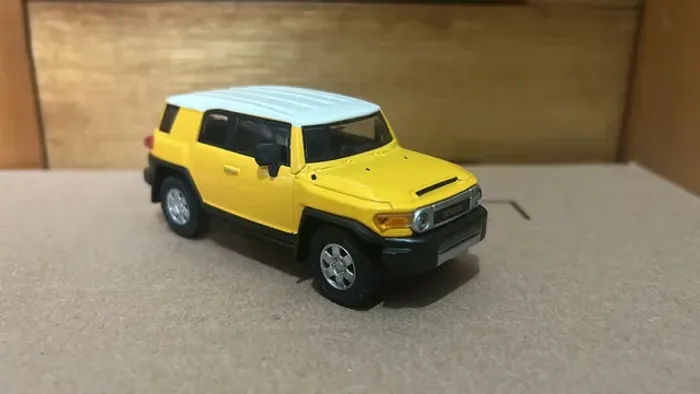Miniatura Toyota FJ-Cruiser 1:43