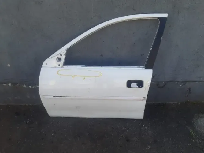 porta dianteira do corsa classic ls com detalhe