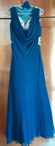 Vestido de festa Azul Marinho Wink Tam.G com echarpe e capa de Proteção 