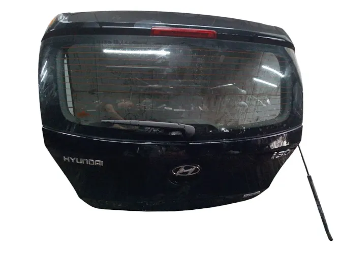 TAMPA TRASEIRA HYUNDAI I30 DETALHE DO HYUNDAI I30 /