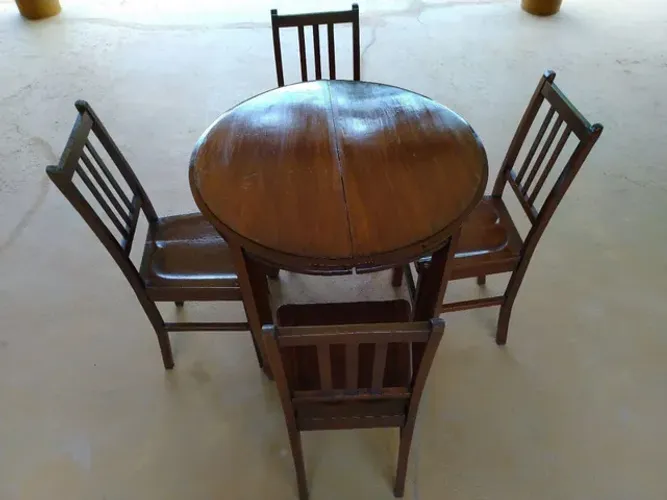 jogo de mesa antiga com 4 cadeiras