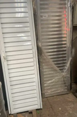 Porta veneziana alumínio ou ferro