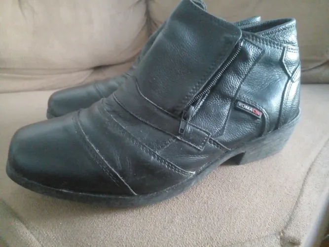 Bota Ferracini couro número 41 seminova