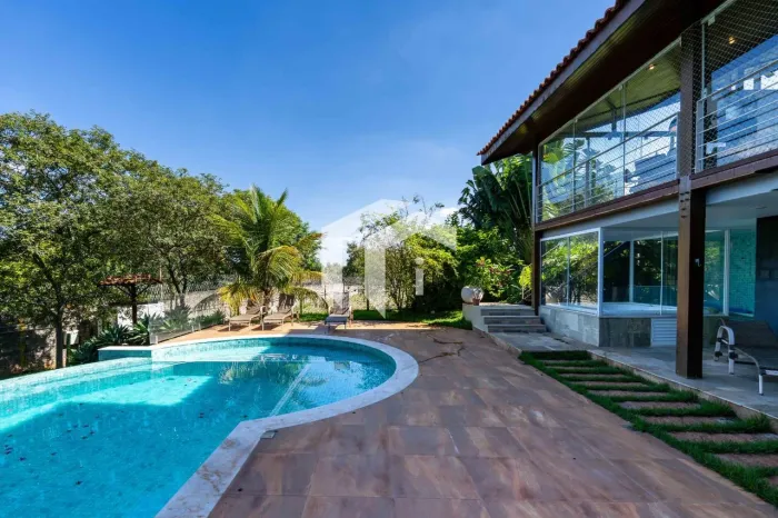 CASA À VENDA EM CONDOMÍNIO FECHADO NO GRAMADO EM CAMPINAS.
