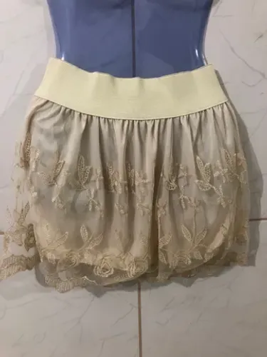Saia bege com bordado dourado (P)