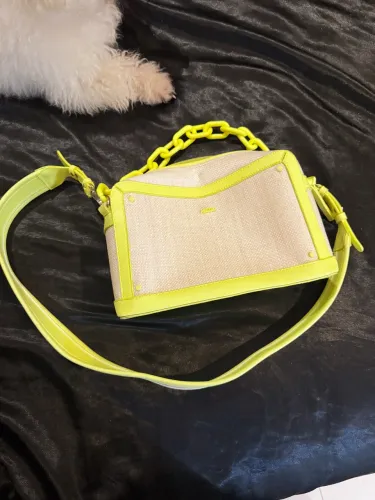 Bolsa amarelo neon Arezzo fibra natural