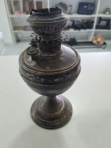Lampião de querosene antigo