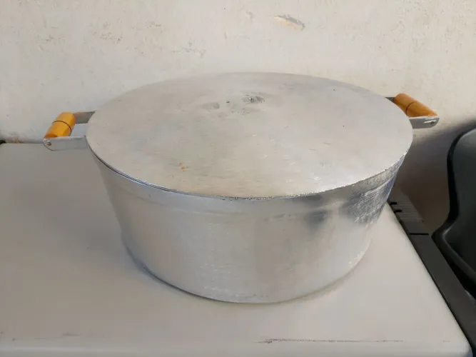 Panela de alumínio número 40 com tampa 